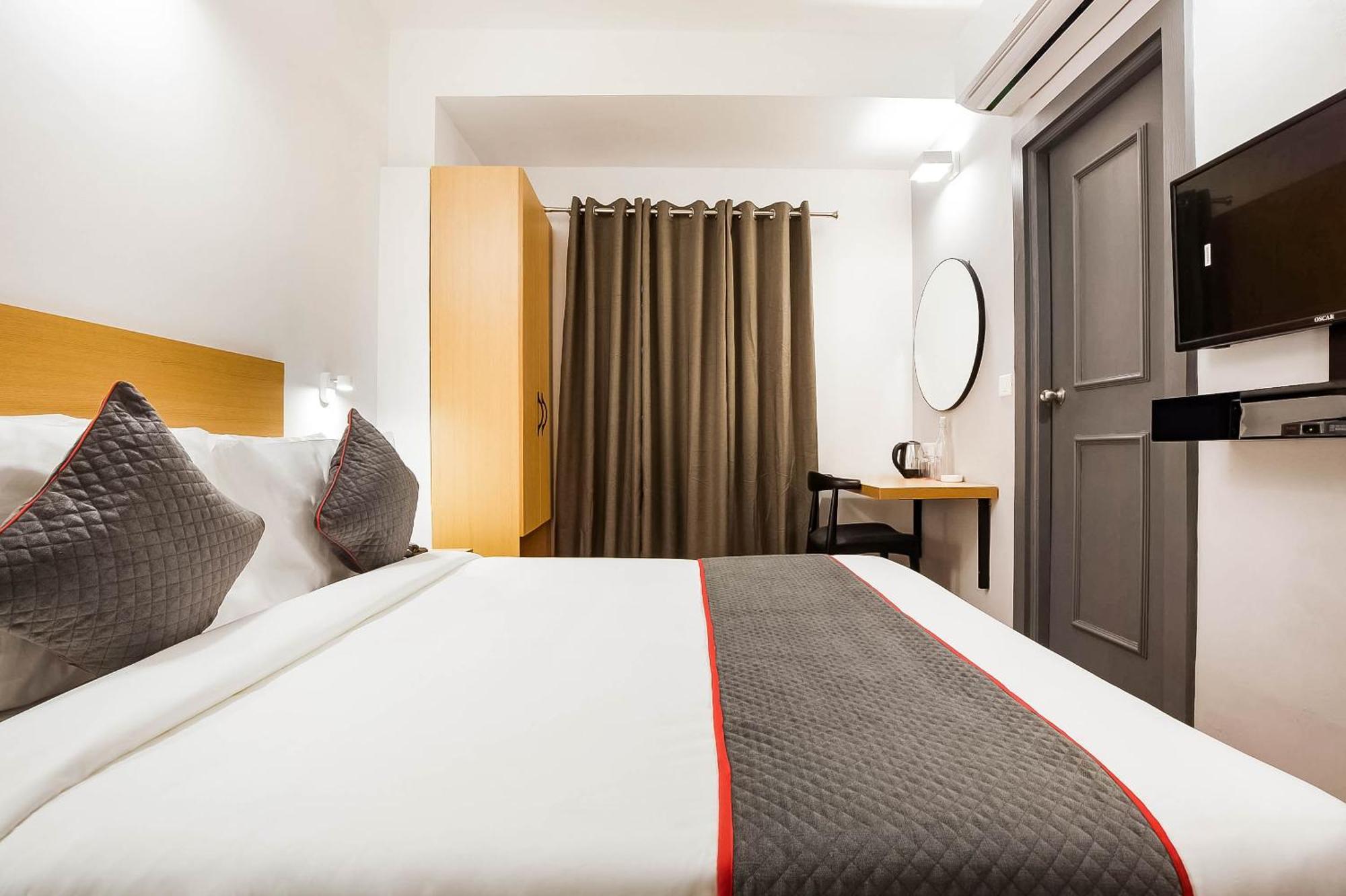 Super Townhouse Lords Inn Regency Manglia Exterior photo