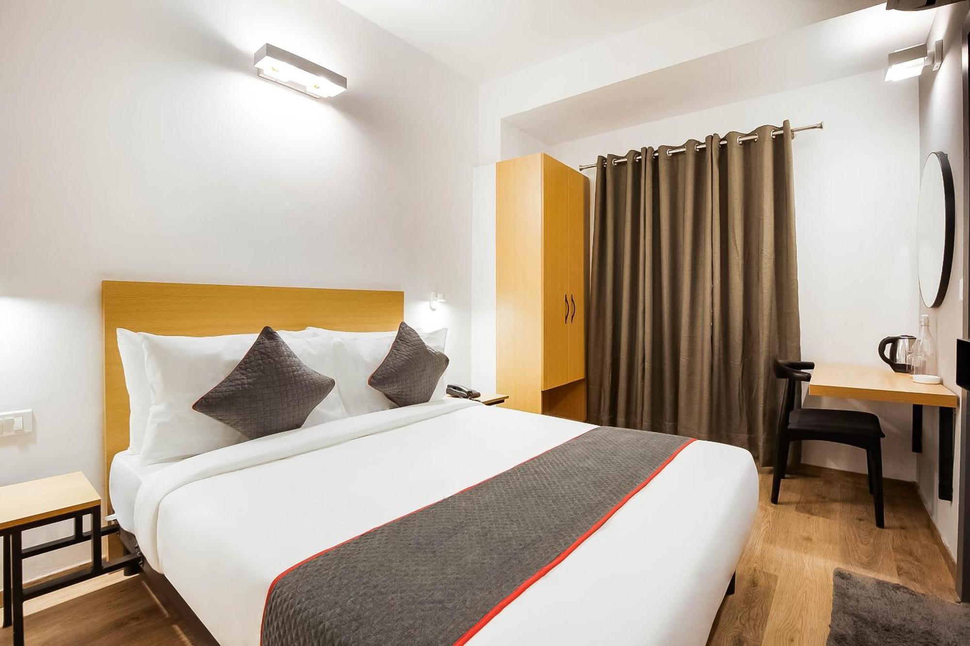 Super Townhouse Lords Inn Regency Manglia Exterior photo