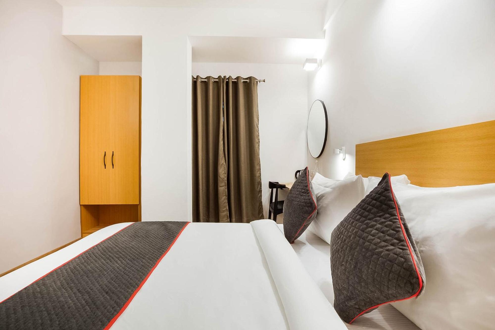 Super Townhouse Lords Inn Regency Manglia Exterior photo